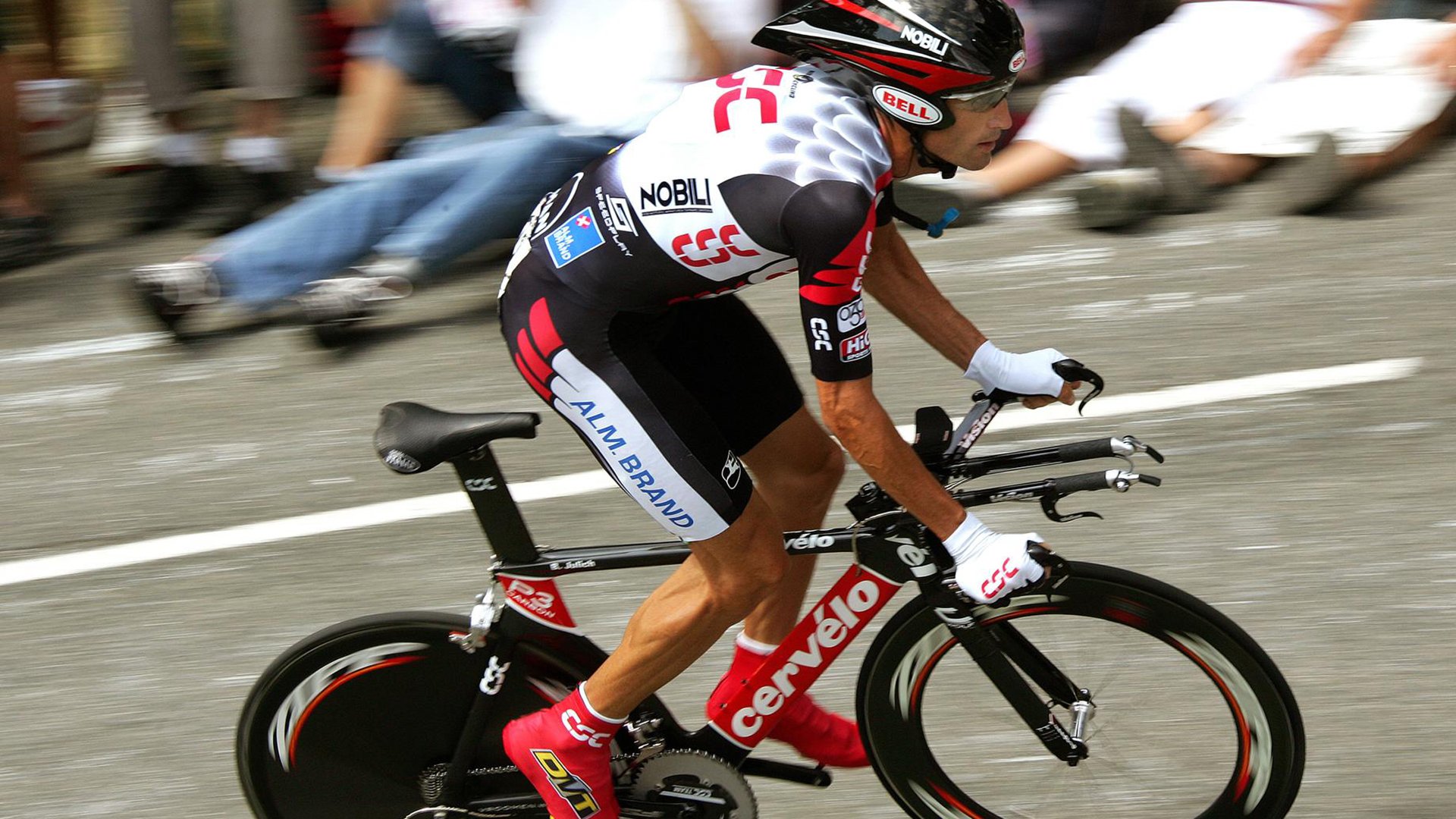 “中超联赛争冠激烈，豪门之间火花四溅”，中超联赛大结局阶段